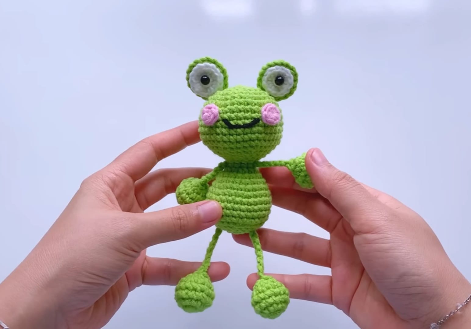 long arm frog keychain
